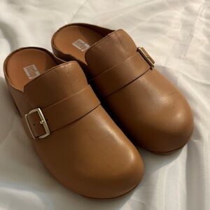 Fitflop Tan Leather Women’s Shuv Buckled-Strap Slip-on Clog Sz 8